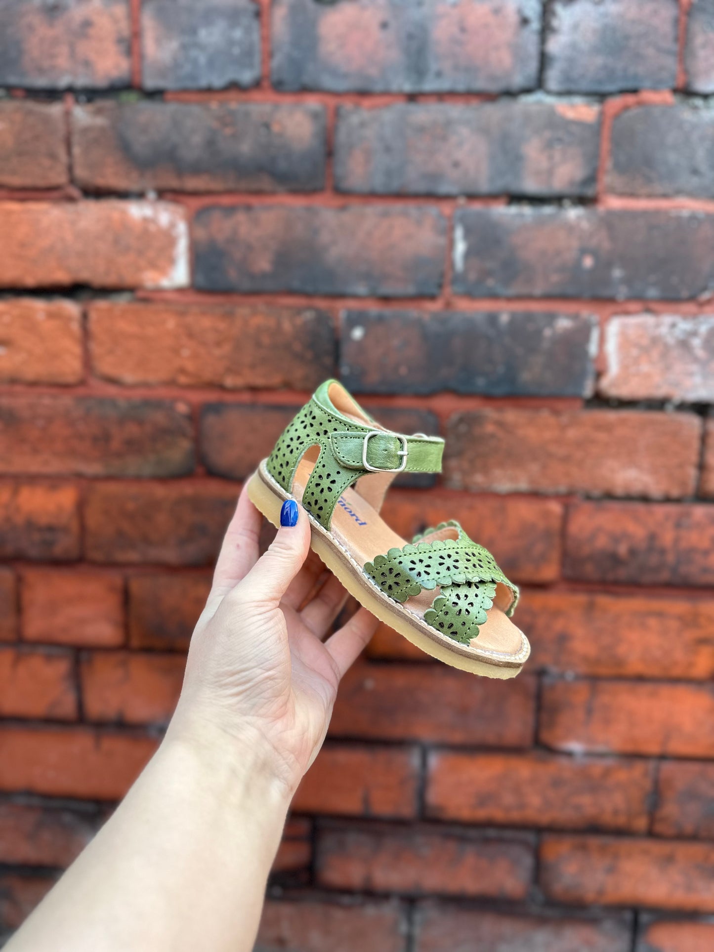 Crossover Scallop Flower Sandal - Artichoke